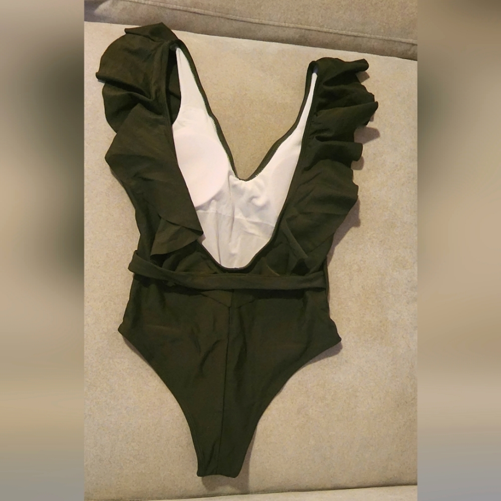 Green Solid Ruffle One-Piece Swimsuit - Picture 4 of 4